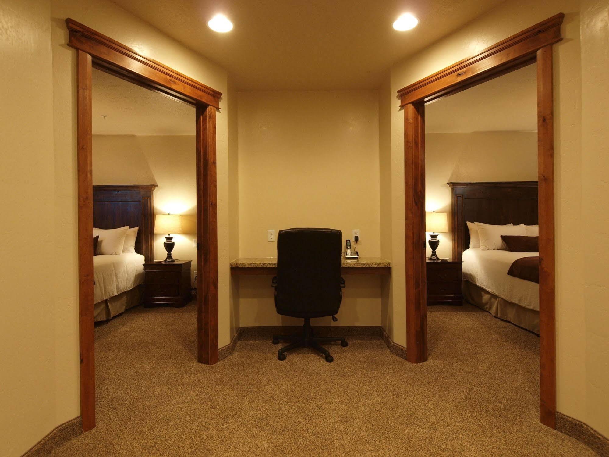 Cb&M Executive Suites Roosevelt ภายนอก รูปภาพ